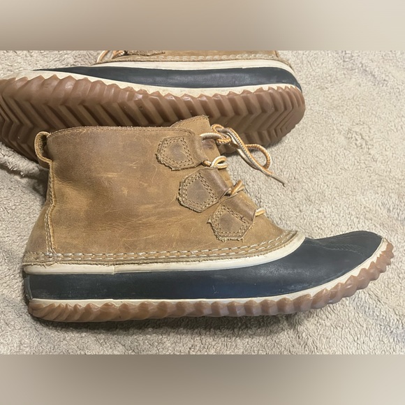 Sorel Women’s Out N About Waterproof Leather Boots - Picture 5 of 14